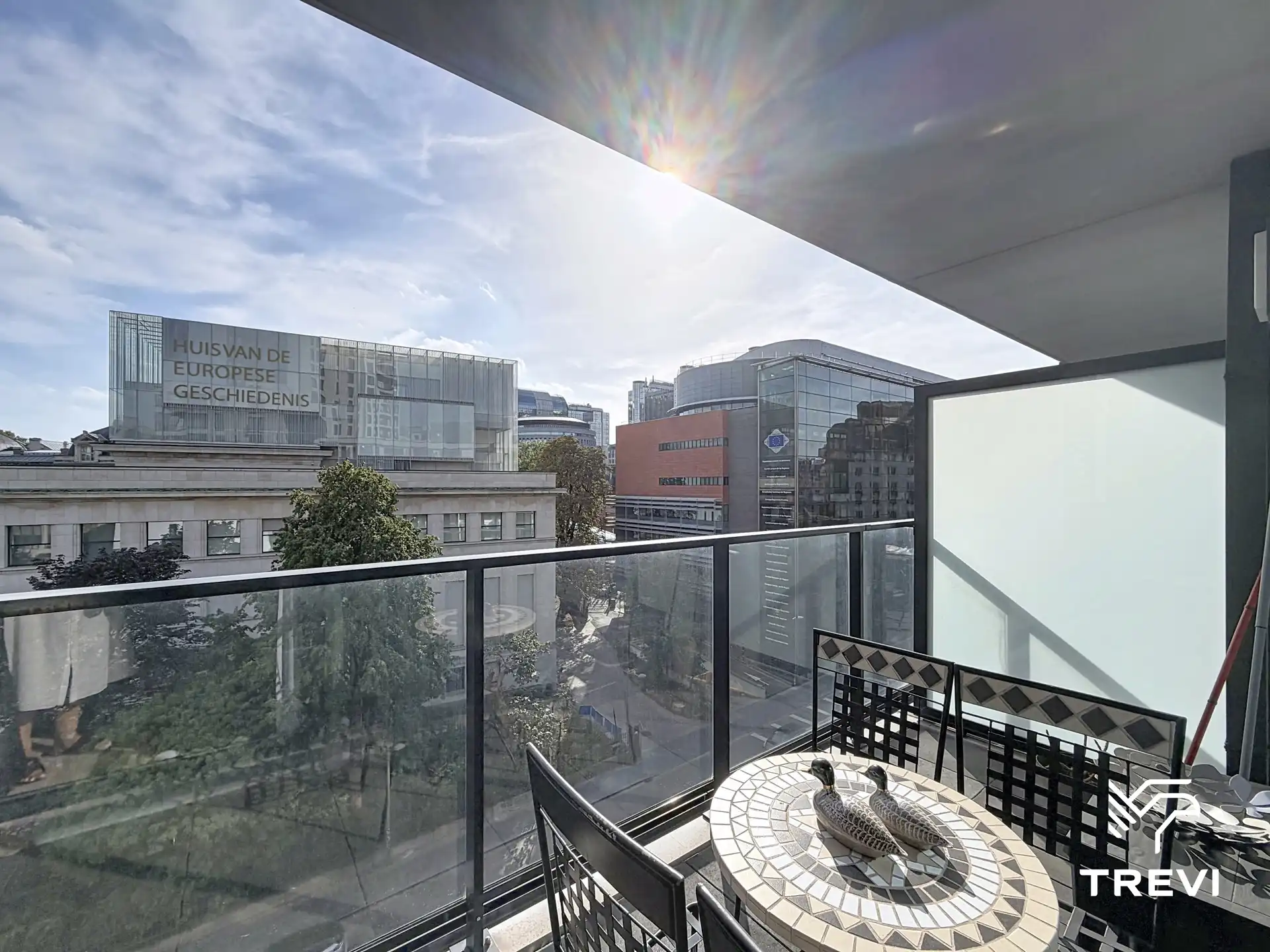 Appartement met 1 slaapkamer + parking in de Europese wijk ! foto {{pictureIndex}}
