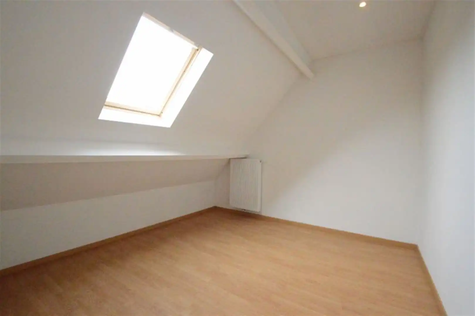 Totaal gerenoveerde gezinswoning te Dendermonde (Baasrode) foto 12