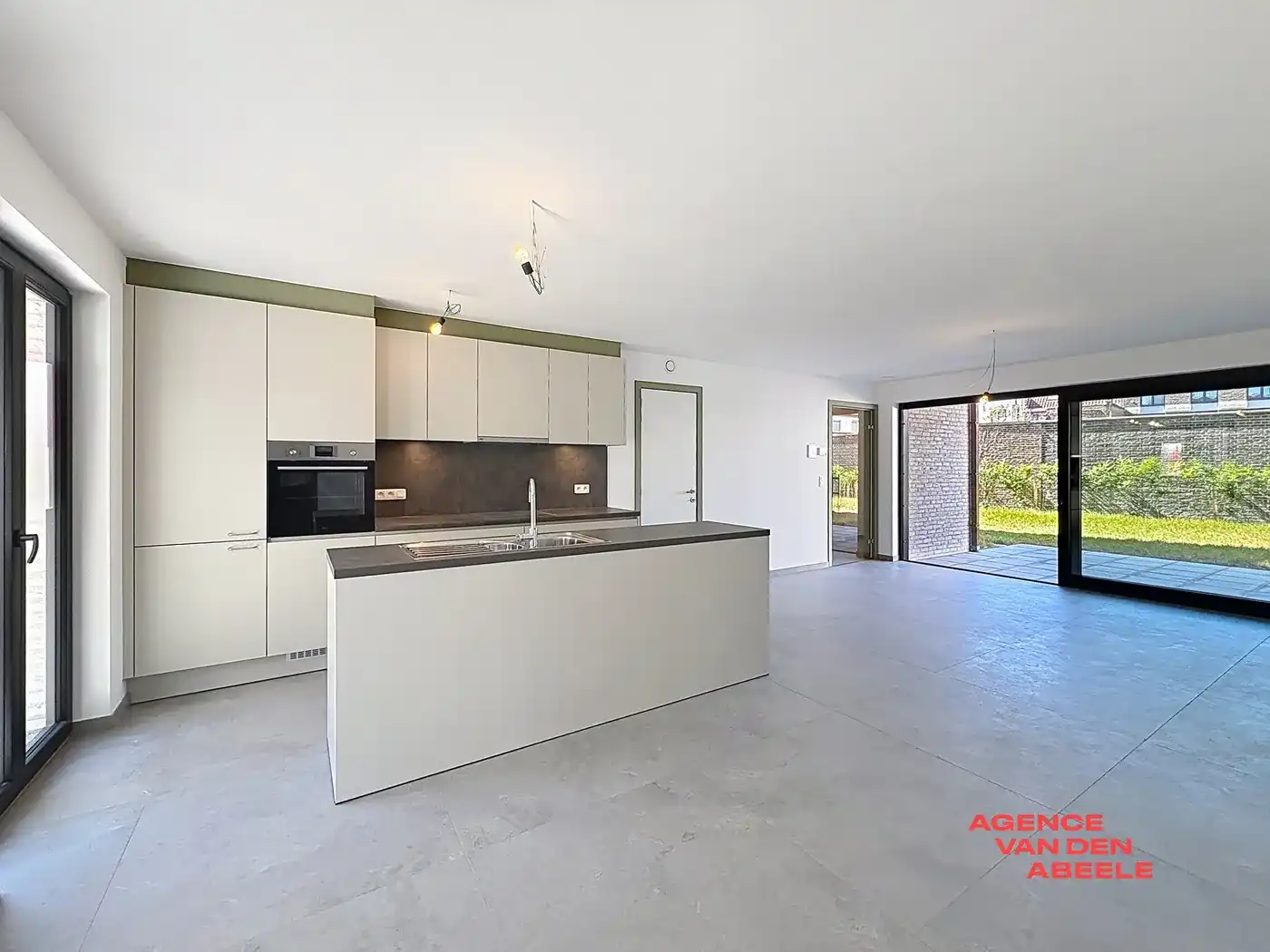 Instapklaar nieuwbouwappartement met tuin, gelegen in het hart van Brugge. foto 3