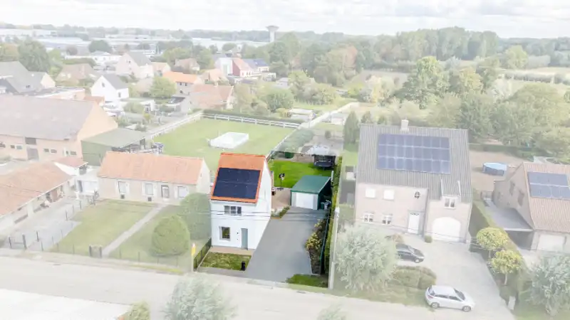 Knap gerenoveerde instapklare HOB op 445m² aan de stadsrand foto 3