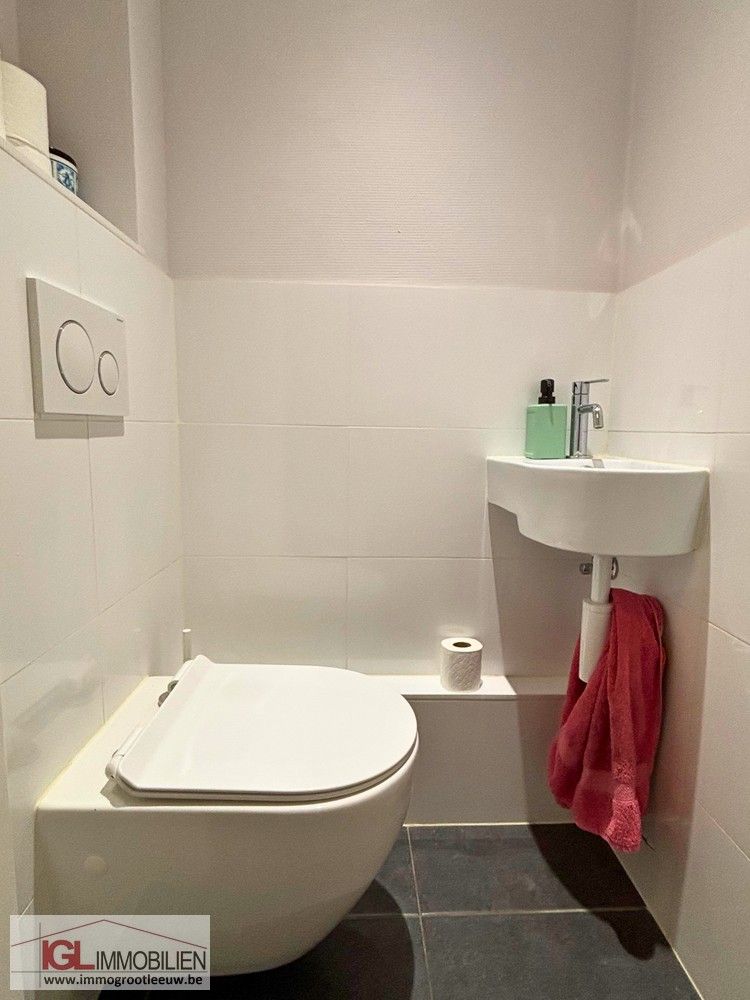Gerenoveerd 1-kamer appartement te huur nabij het Sint-Denisplein foto 5