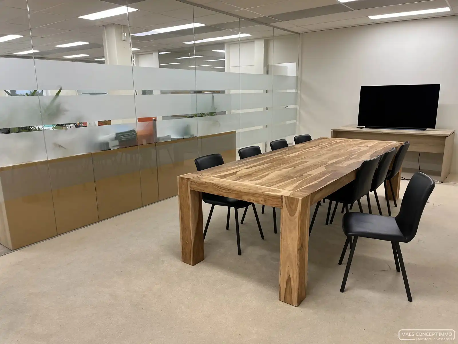 Kantoorruimte te huur in Waregem – klassevol, volledig uitgerust en op toplocatie foto 3