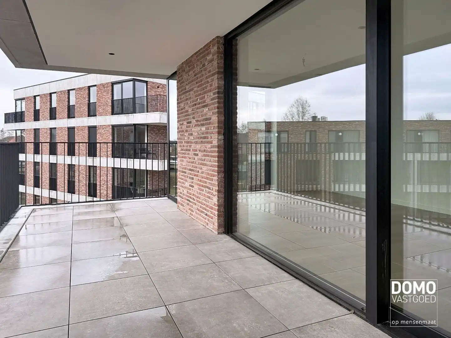 RUIM APPARTEMENT MET PRACHTIG TERRAS, LIFT EN GARAGEBOX IN CENTRUM KERMT foto 8