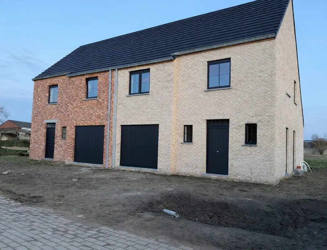 Energiezuinig wonen nabij het centrum van Wingene foto {{pictureIndex}}