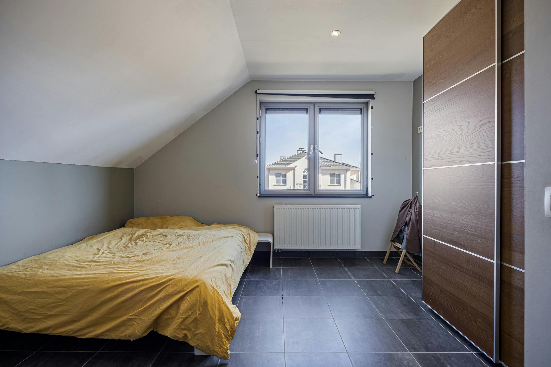 Appartement met groot terras te koop in Maasmechelen foto 12