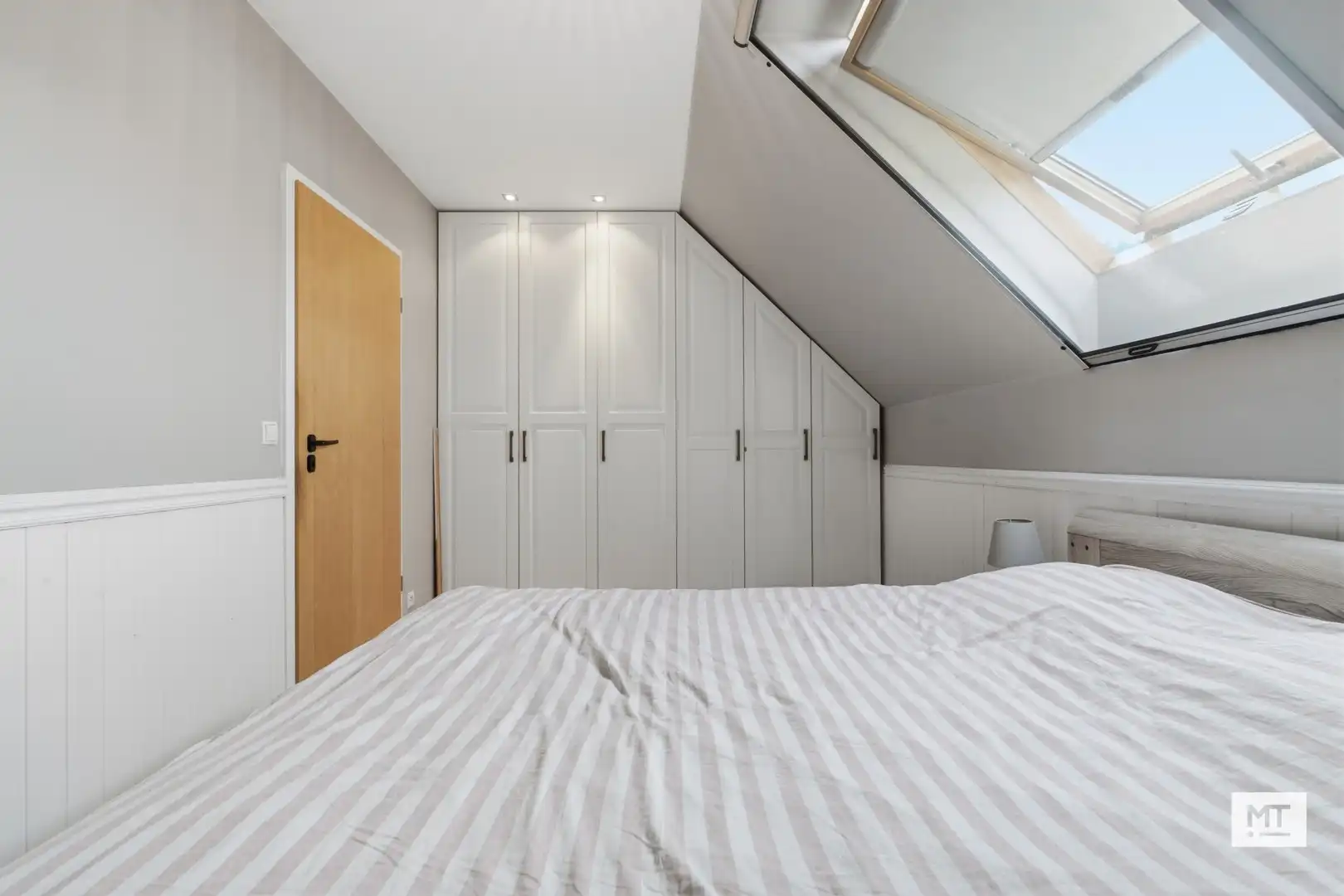 Instapklare halfopen woning met 3 slpk, tuin en garage in een rustige residentiële wijk te Houthulst foto 22