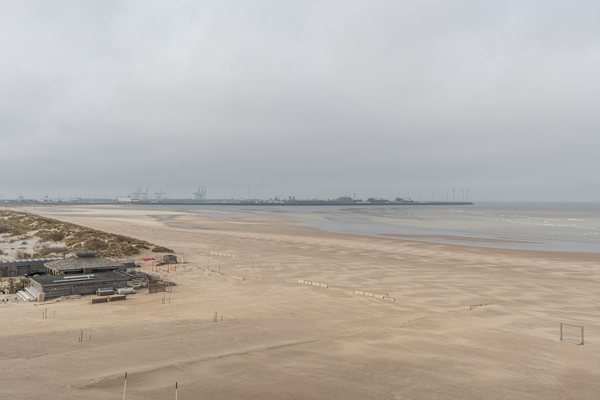 IDEALIS VASTGOED - Uiterst aangenaam, volledig gerenoveerd én gemeubeld appartement, gelegen op een prachtige locatie op de zeedijk in Duinbergen met frontaal zeezicht! foto 53