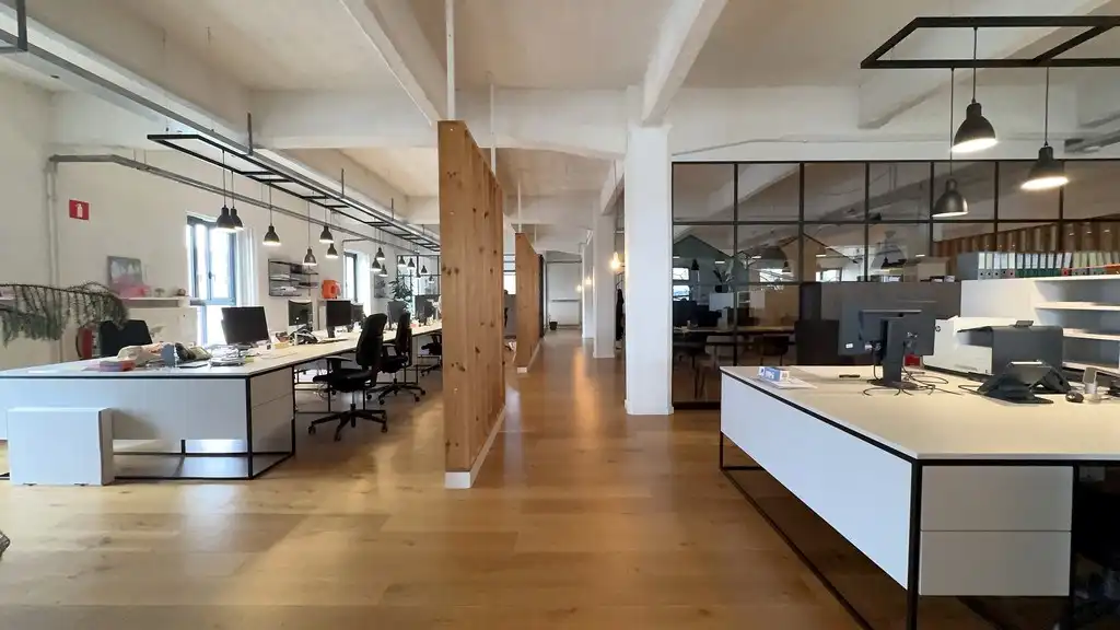 Hip loftkantoor te huur in Handelsdokcenter in Gent foto 9