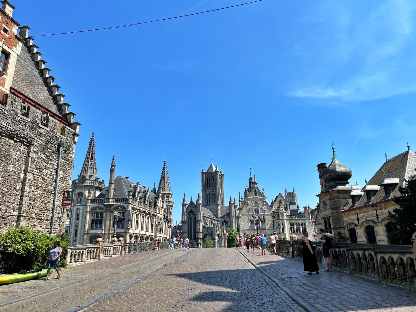🌿 Rustig wonen in hartje centrum – 2 slpk appartement bij Sint-Michielskerk! foto 17
