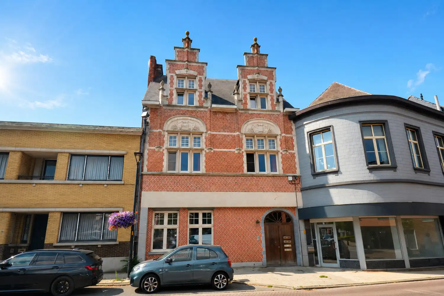 CHARMANT DAKAPP. MET 1 SLK EN PARKING! foto {{pictureIndex}}