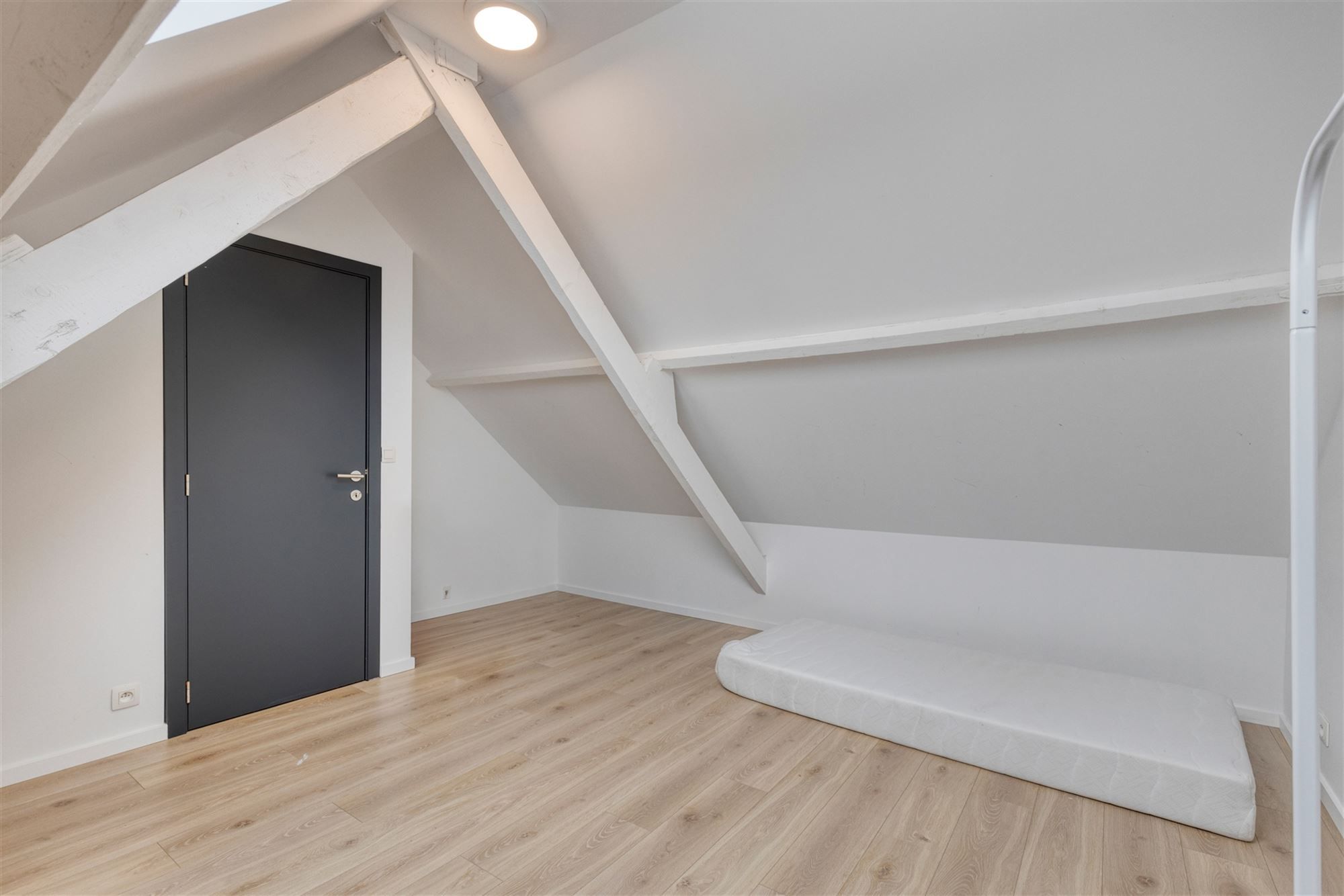 Gerenoveerd en leuk huis met 3 slaapkamers foto 13