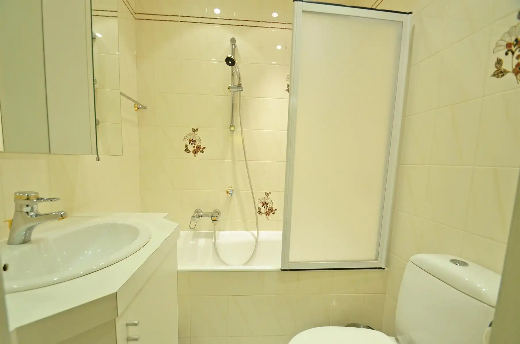 Gemeubeld appartement met zijdelings zeezicht in het Zoute! foto 7