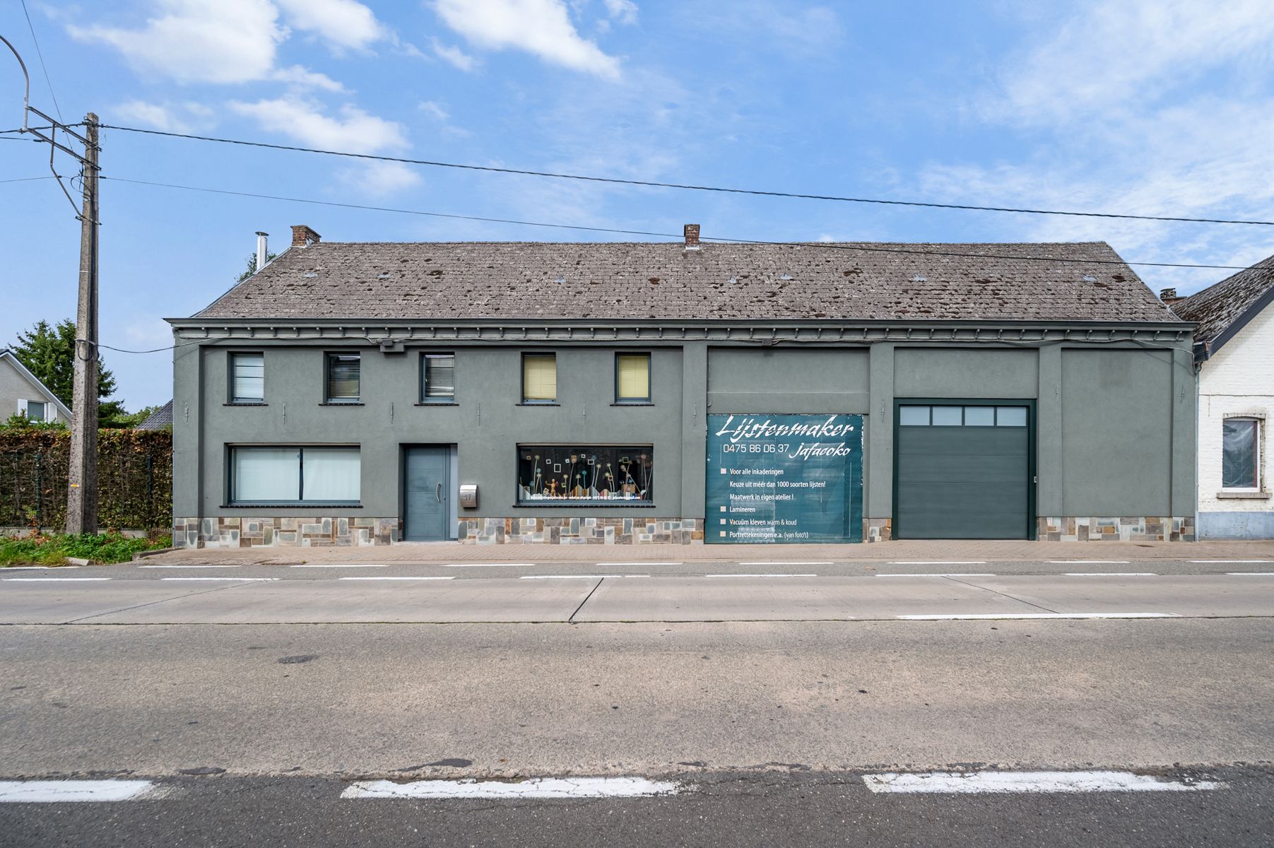 Ruime woning met atelier en garage op perceel van 32 are  foto 2