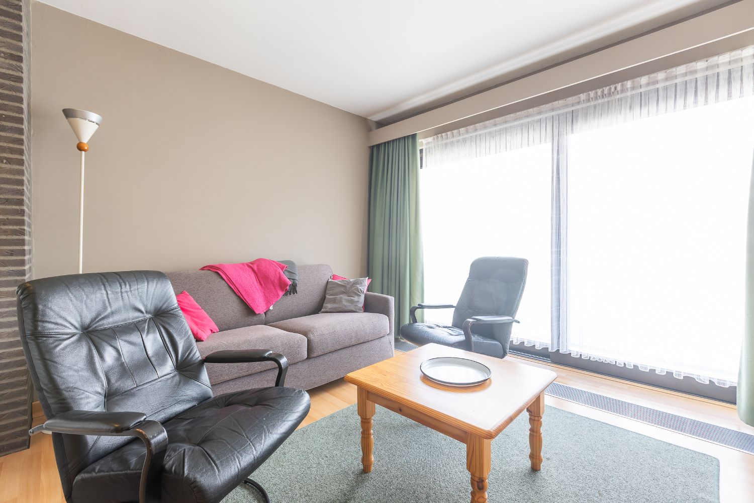 Ontdek deze charmante en ruime studio op de 5e verdieping van Residentie Square! foto 7
