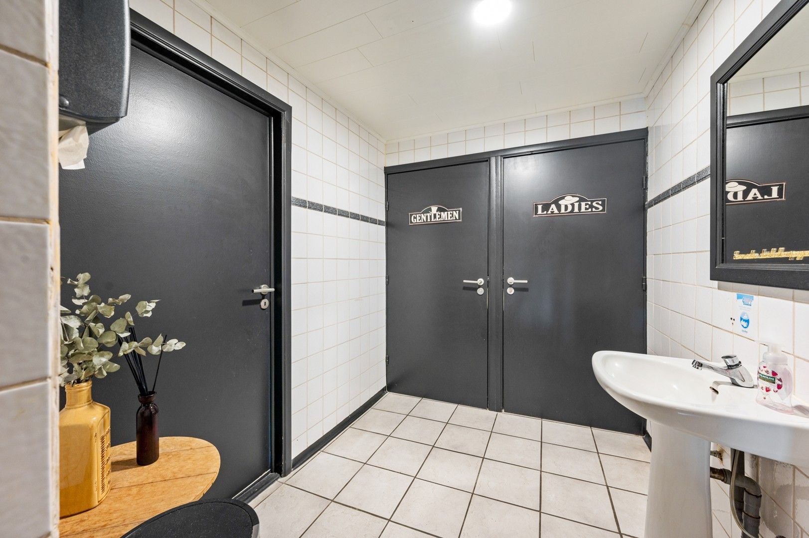 Handelsgelijkvloers en appartement in één geheel te Herentals foto 11