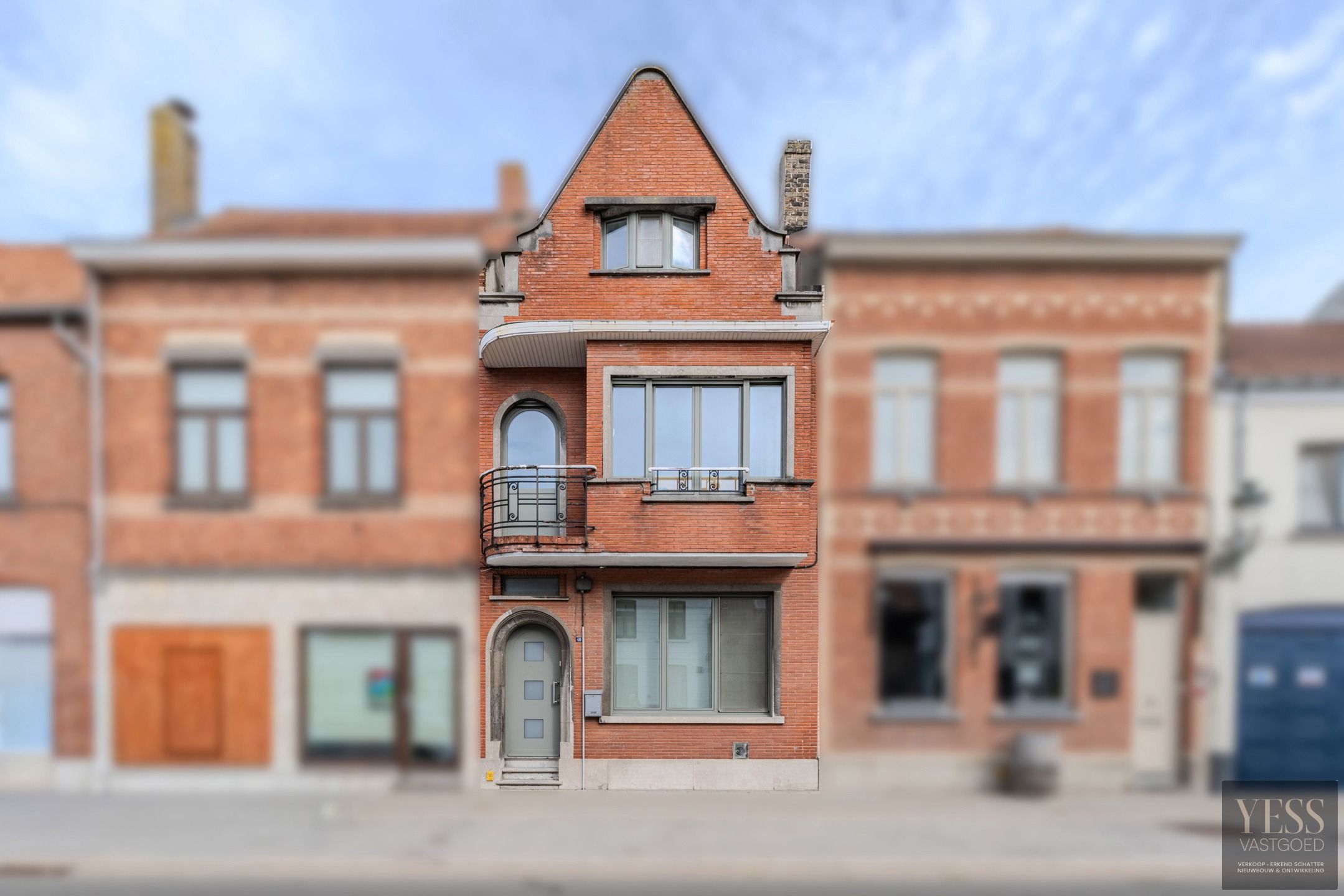 Charmante woning te koop in de Stationsstraat te Lissewege! foto {{pictureIndex}}