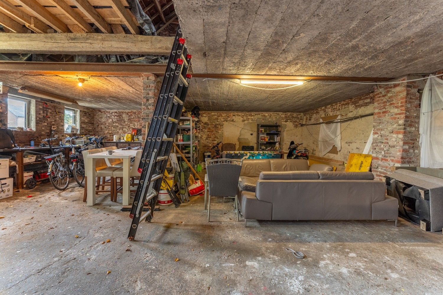 Charmante gerenoveerde woning met aanpalende schuur en 3 aparte bijgebouwen op 28a49 in Achel foto 22