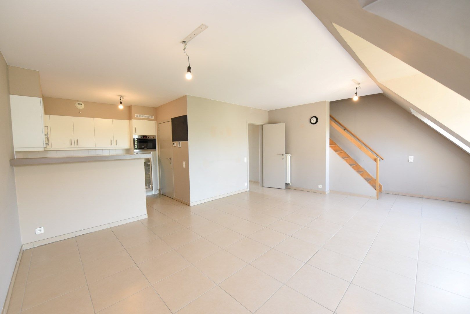 Lichtrijk duplex-appartement op een schitterende ligging in Centrum Waregem met garage! foto 3