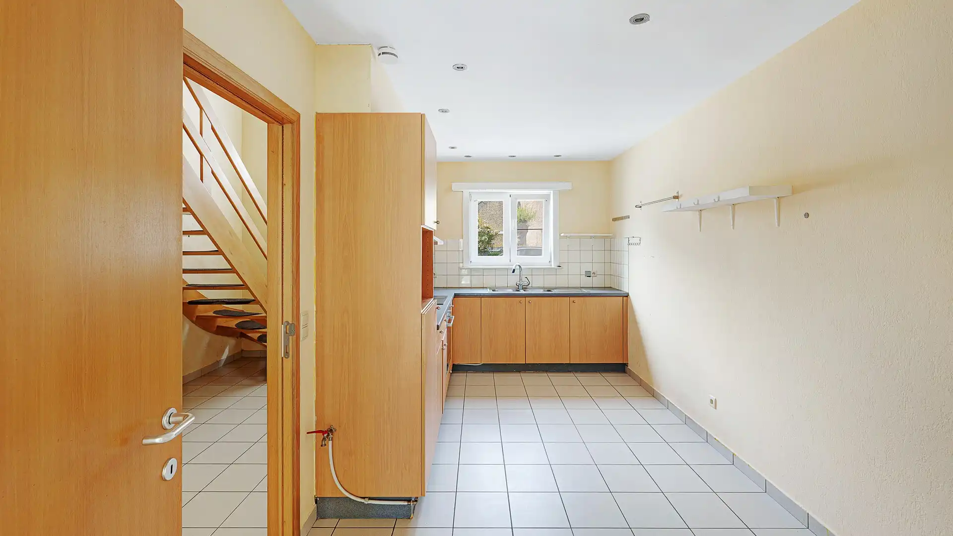 Woning met veel potentieel op een rustige locatie foto 13