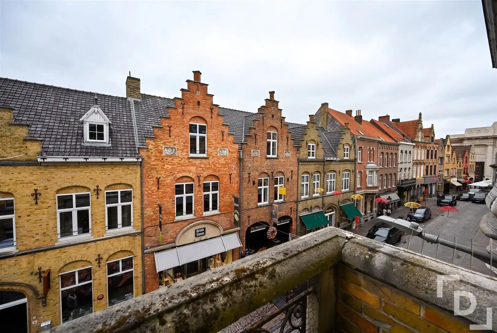 Lichtrijke duplex op een boogscheut van de Menenpoort foto 19