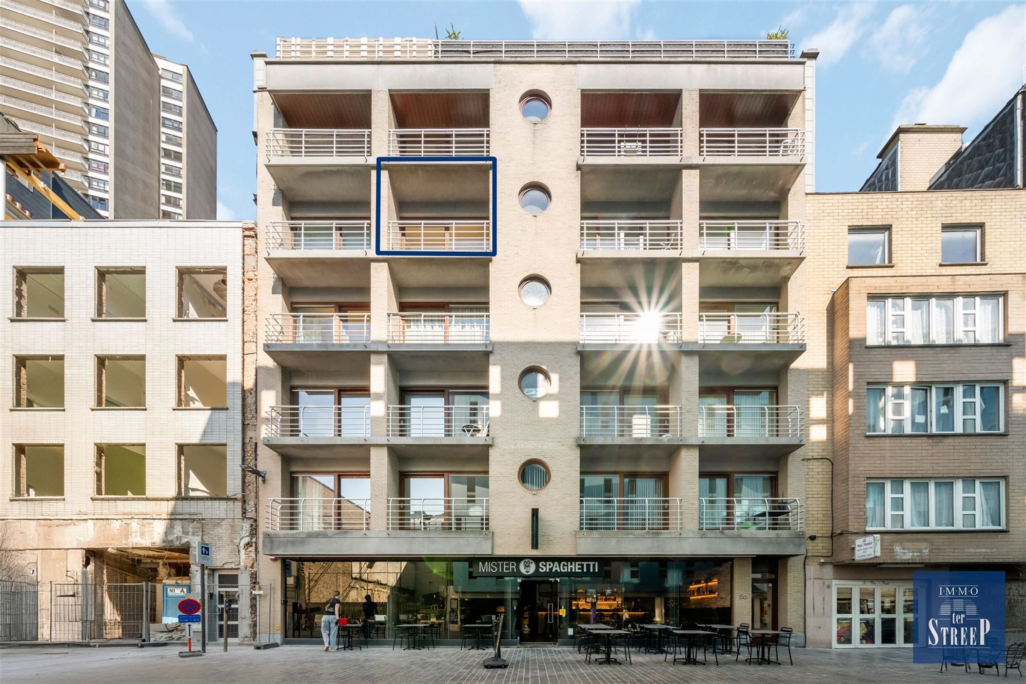 Ruime studio in het centrum van Oostende foto {{pictureIndex}}