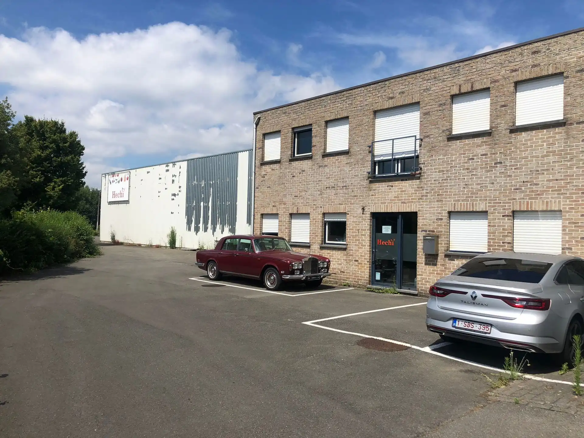 Magazijn met kantoor te Lint foto 5