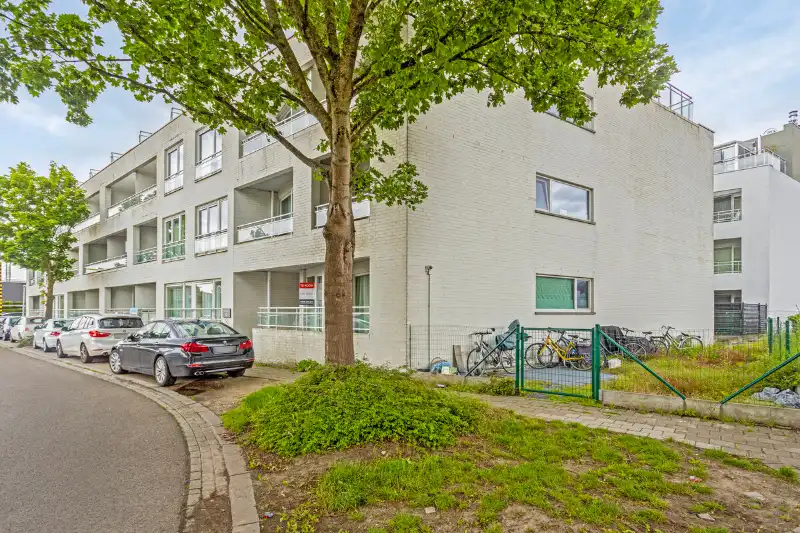 Interessant investeringsappartement met 2 slaapkamers en ruim terras foto {{pictureIndex}}
