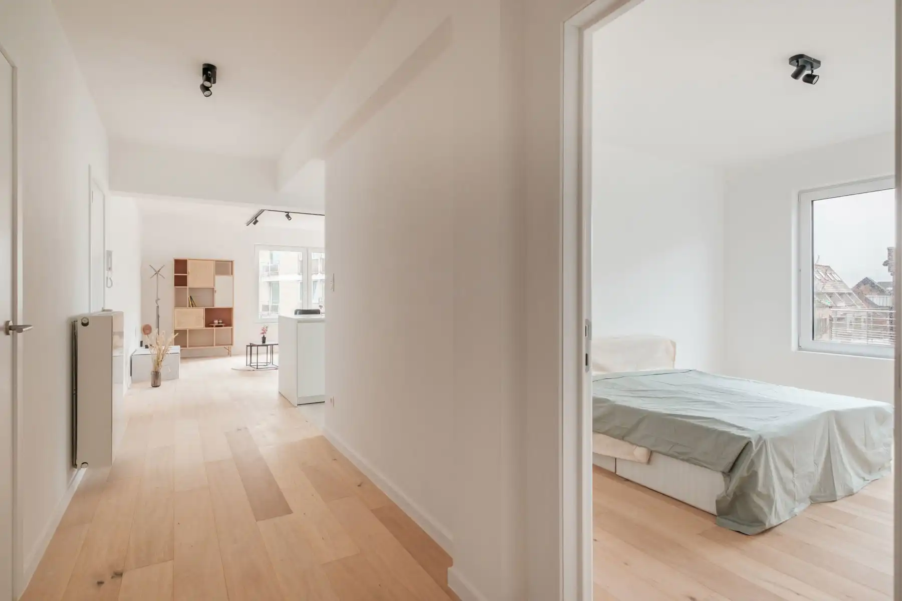 Prachtig gerenoveerd appartement aan de Markt in Gistel. foto 8