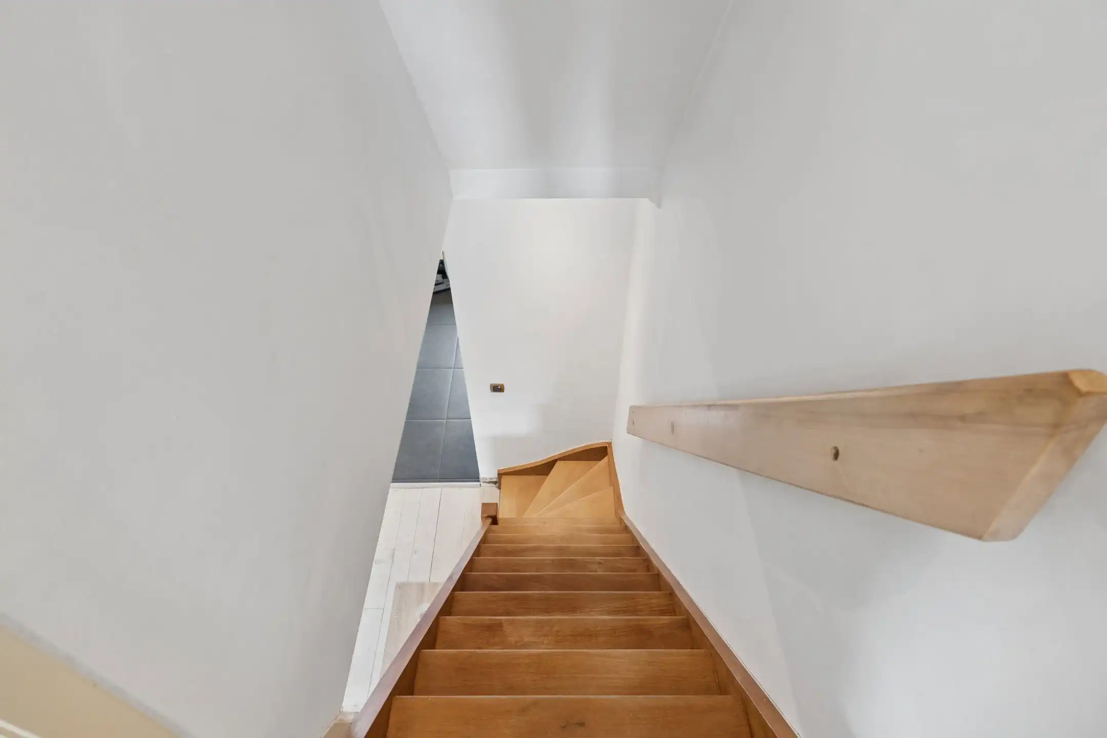 Instapklare, gerenoveerde 2-gevelwoning  foto 17