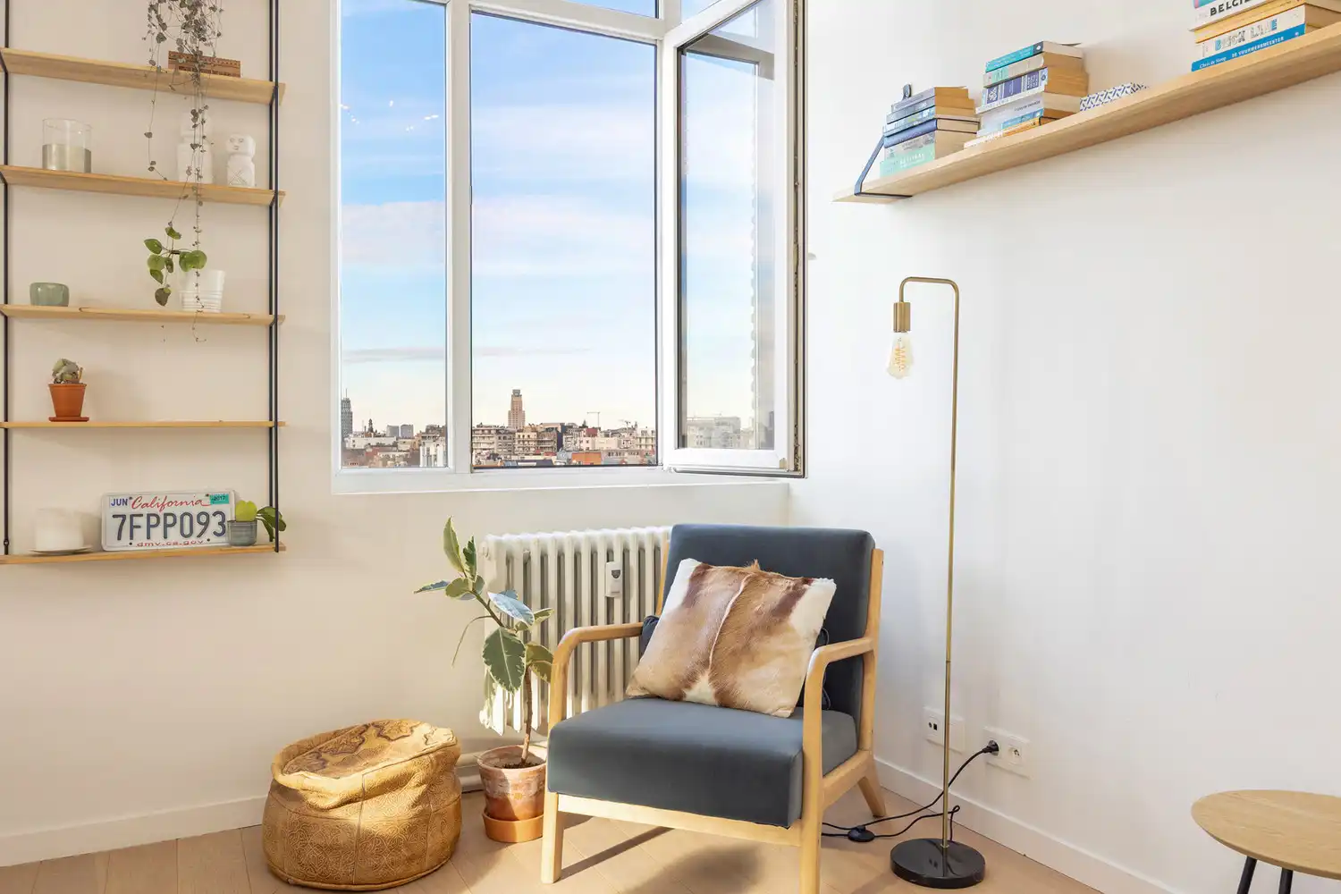 Vernieuwd ruim 2-slpk appartement met panoramisch zicht foto 20