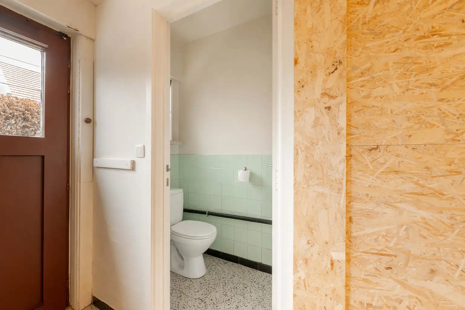 GUNSTIG GELEGEN GEZINSWONING OP 214 m² MET GARAGE foto 9