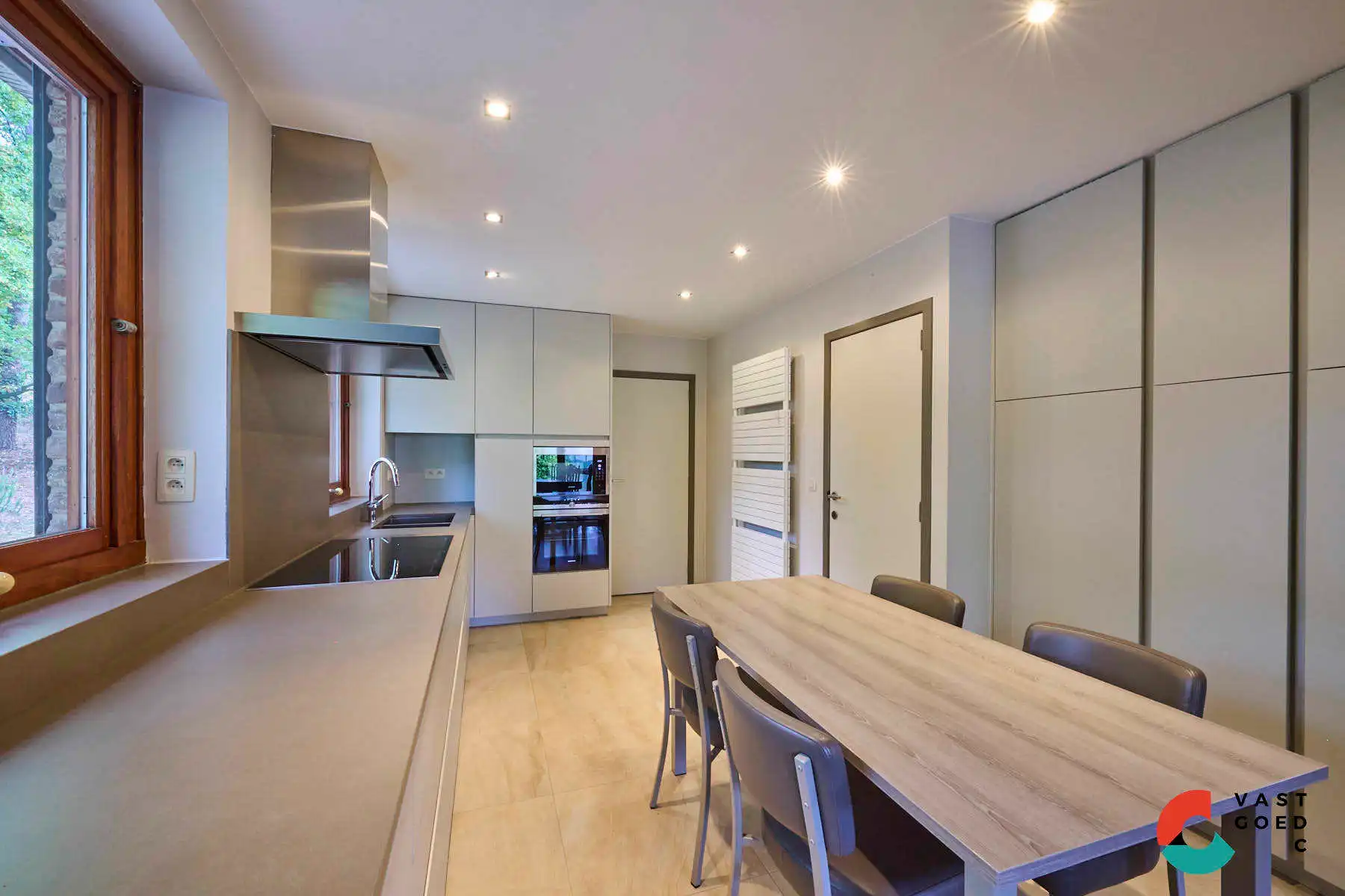 Knap landhuis op een bosrijk perceel van 58,63 are foto 8