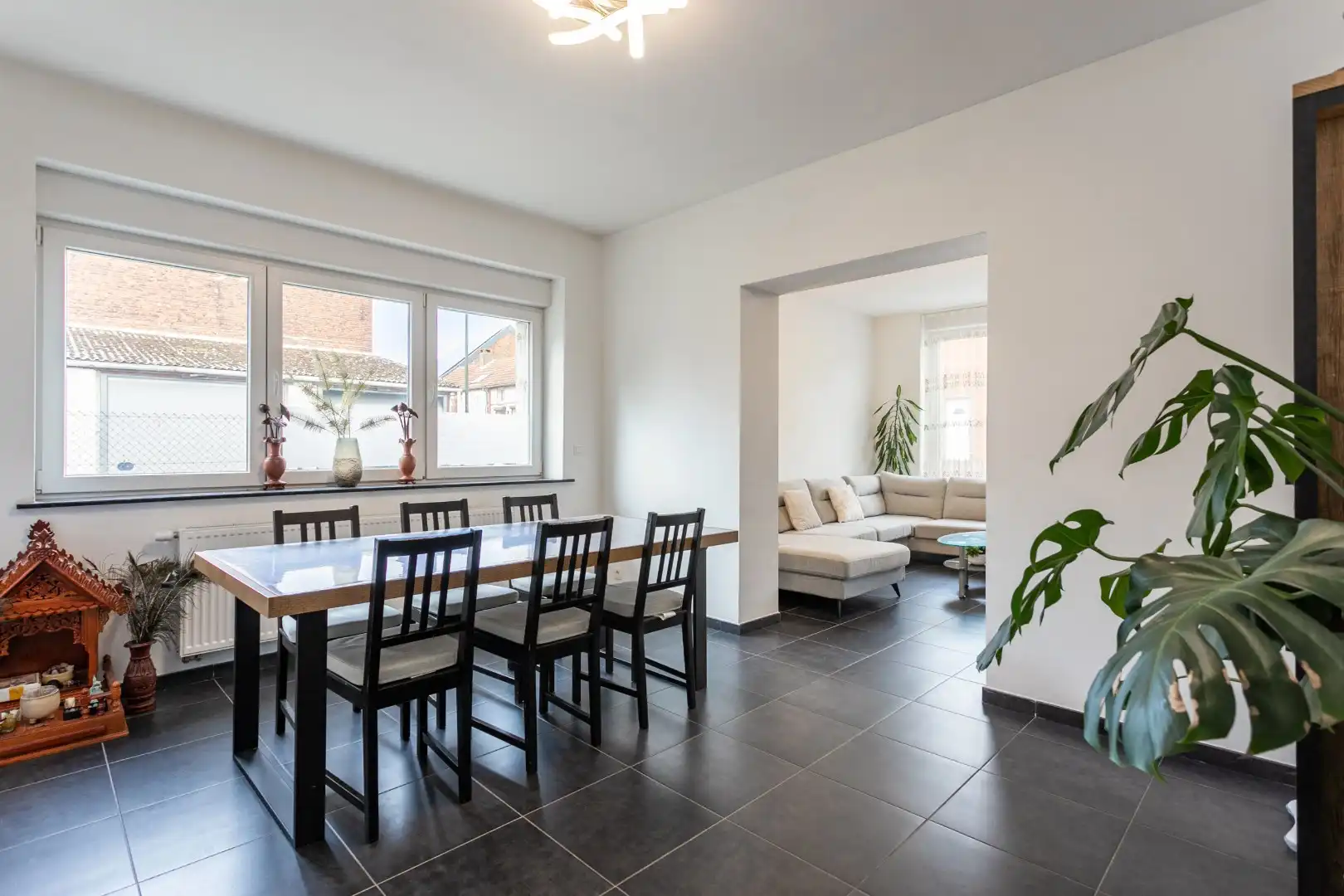 Gerenoveerde woning met 4 slaapkamers en opslagplaats foto 6