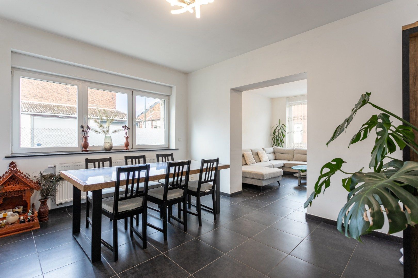 Gerenoveerde woning met 4 slaapkamers en opslagplaats foto 6