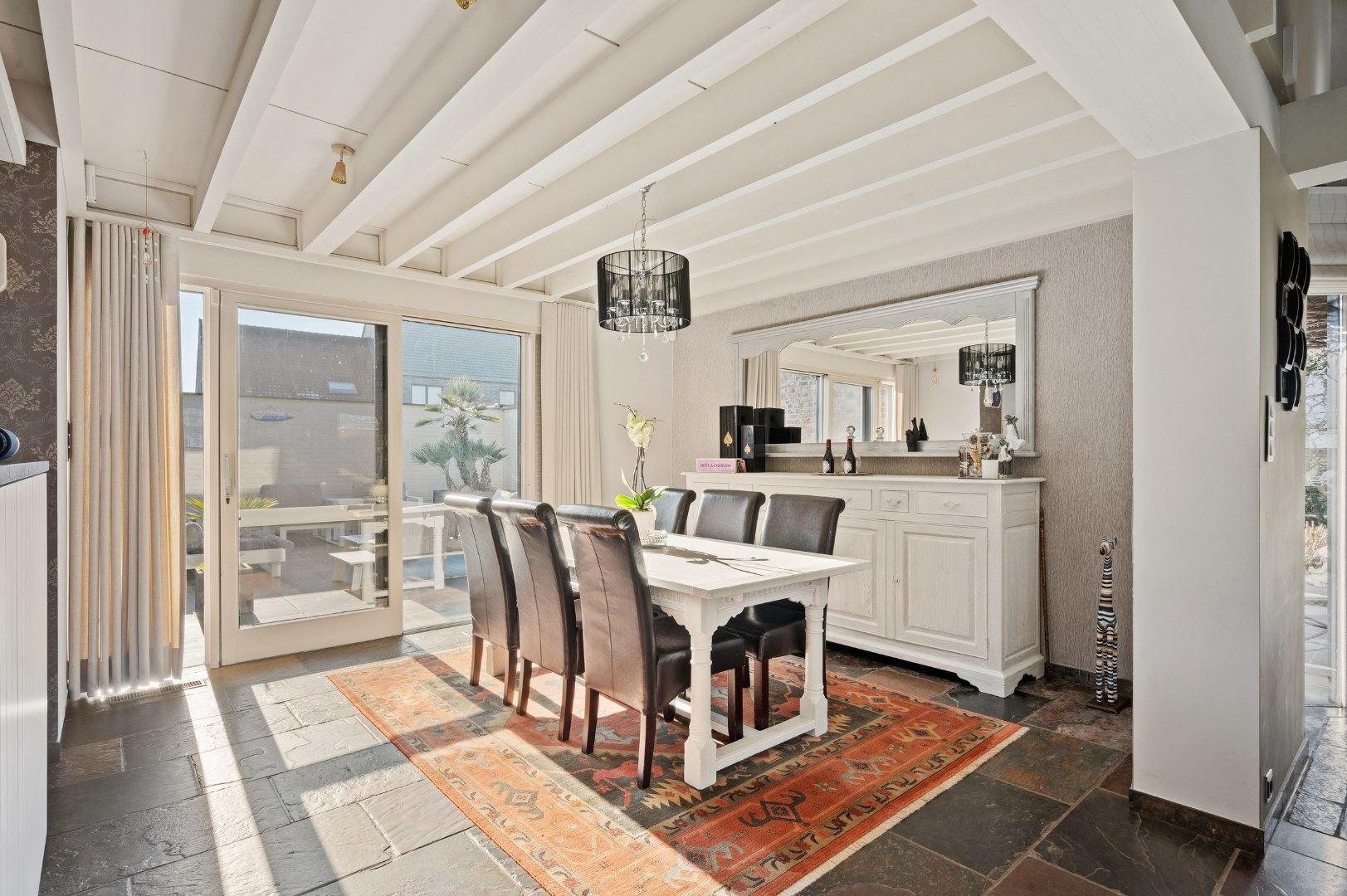 Ruime originele villa met prachtige tuin. Opp 1327m². foto 9
