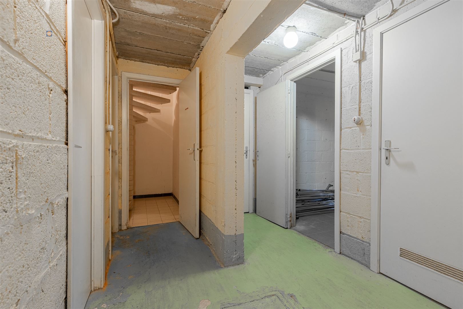 Gelijkvloers 2-slaapkamerappartement met tuin en garage foto 9