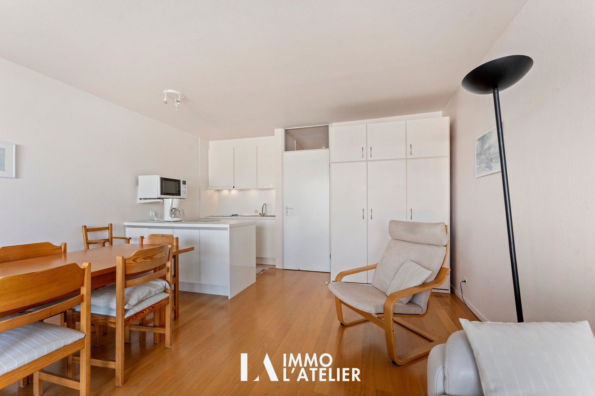 Instapklare studio met slaaphoek én bedkast – Residentie Nautilus, Nieuwpoort foto 3
