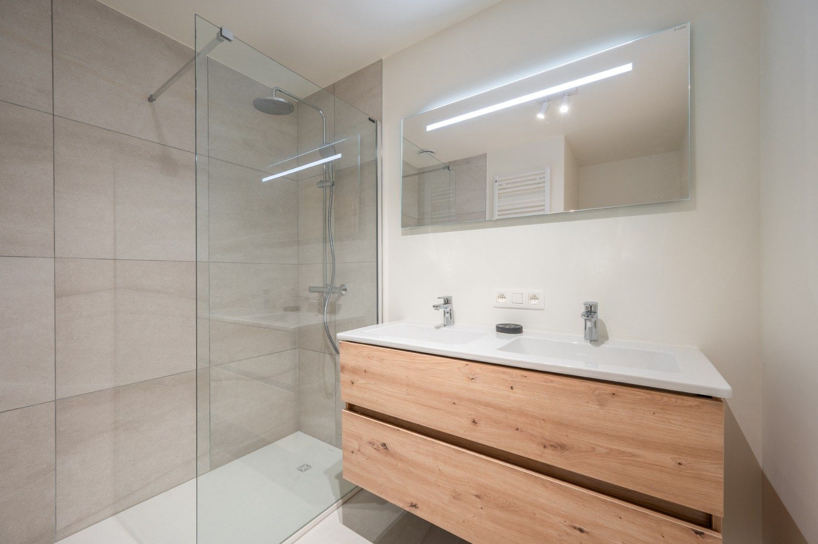 Ruim en lichtrijk appartement met open zicht en zonnig terras, in het centrum van Heist en op enkele passen van de zee foto 6