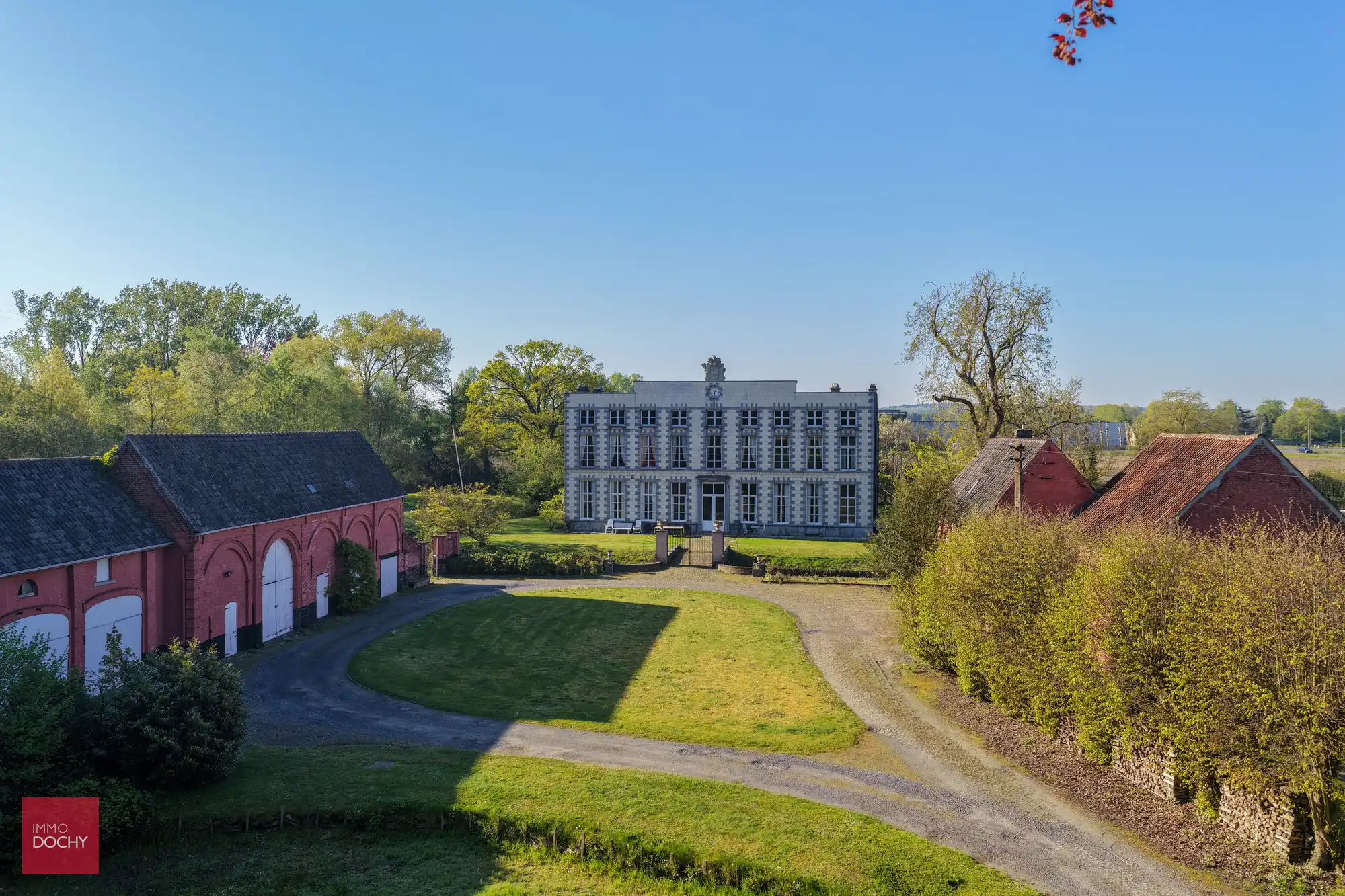 Omwald kasteeldomein op ca. 4,4ha foto 3