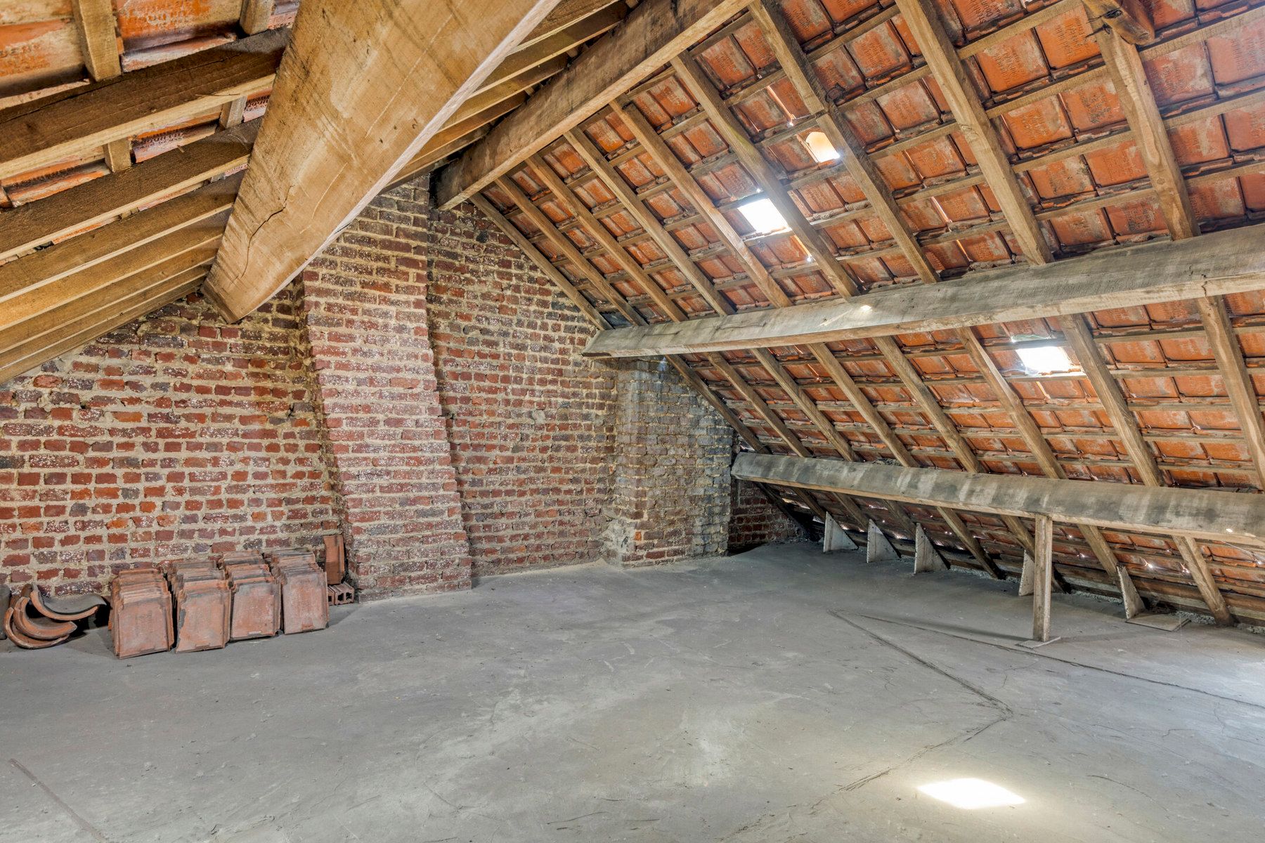 Te Renoveren 3-gevelwoning op gunstige ligging foto 16
