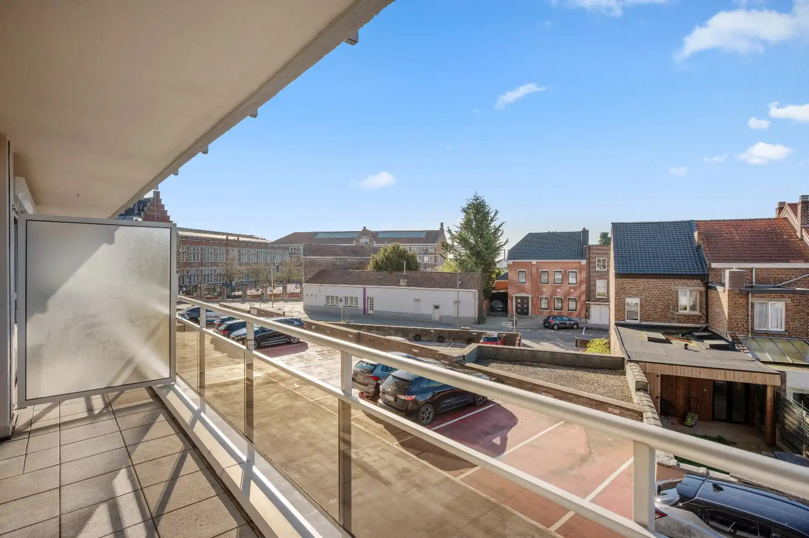 Goed gelegen, op te frissen appartement met 2 slpks en ruim terras foto 14