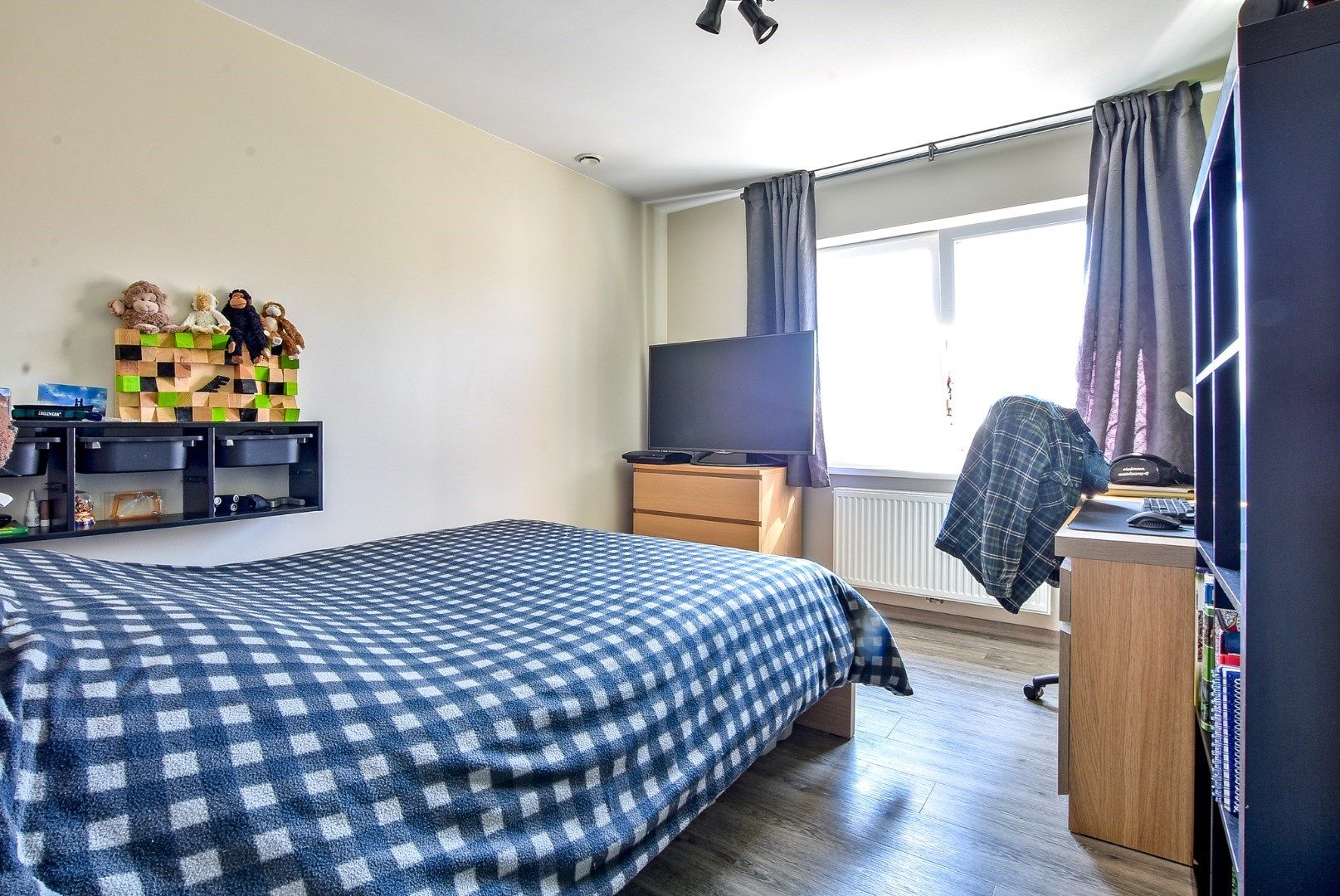 Stijlvol gerenoveerde woning met 4/5 slaapkamers en 2 garages te Diksmuide! foto 13