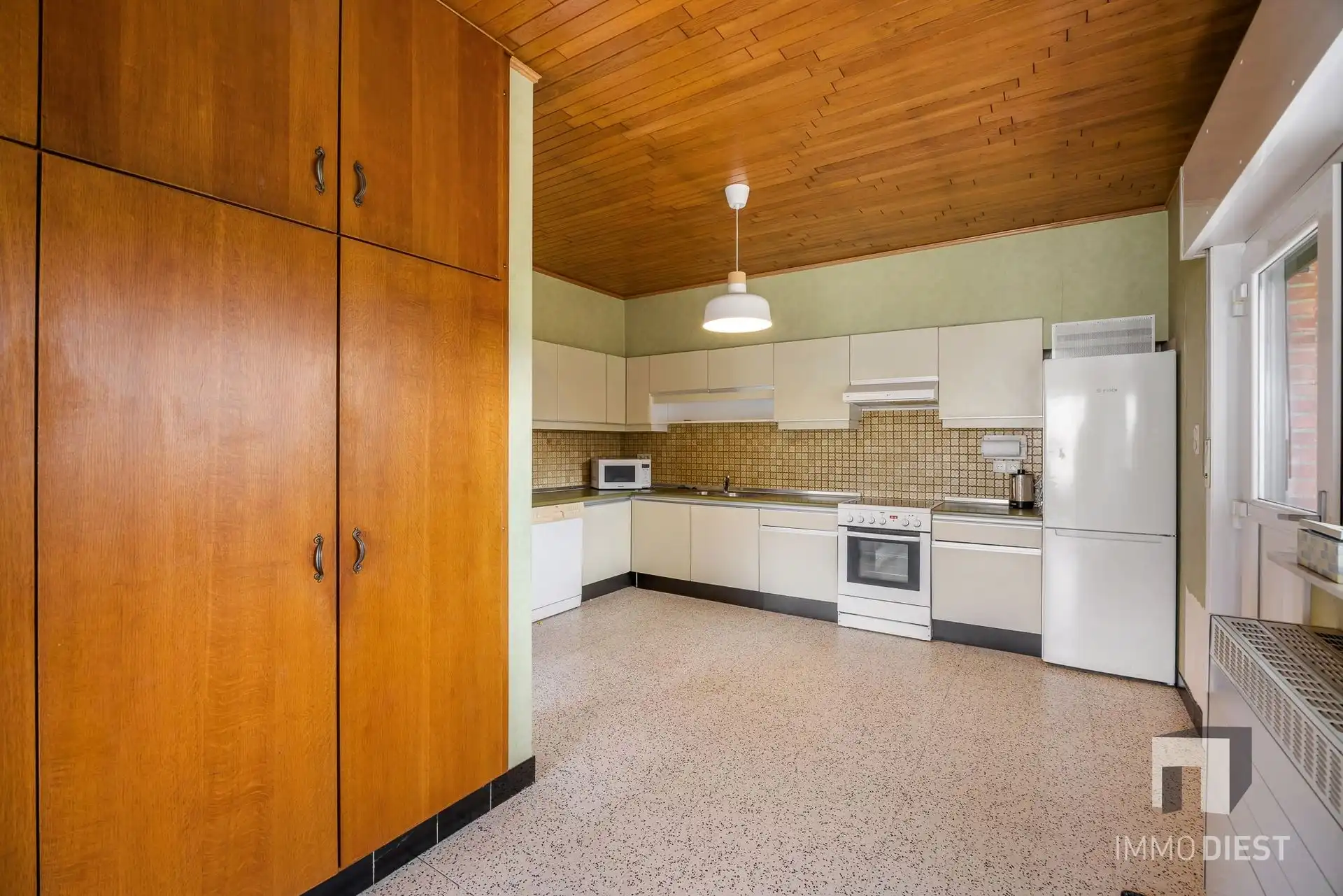 Op te knappen betaalbare split-level woning te Schaffen, kort bij de Bossen van Hees foto 12