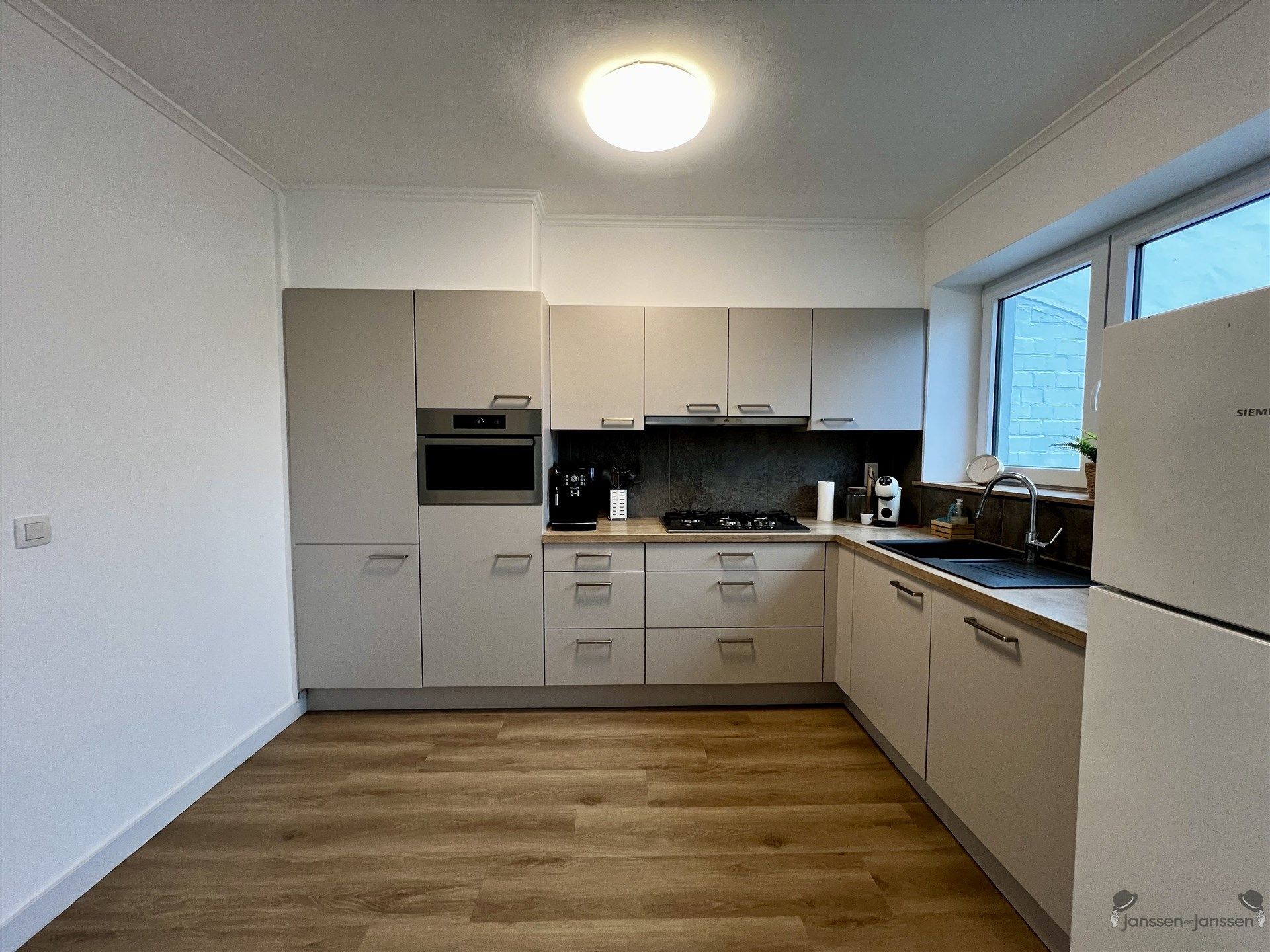 Bel-etage met inpandige garage & tuin foto 6