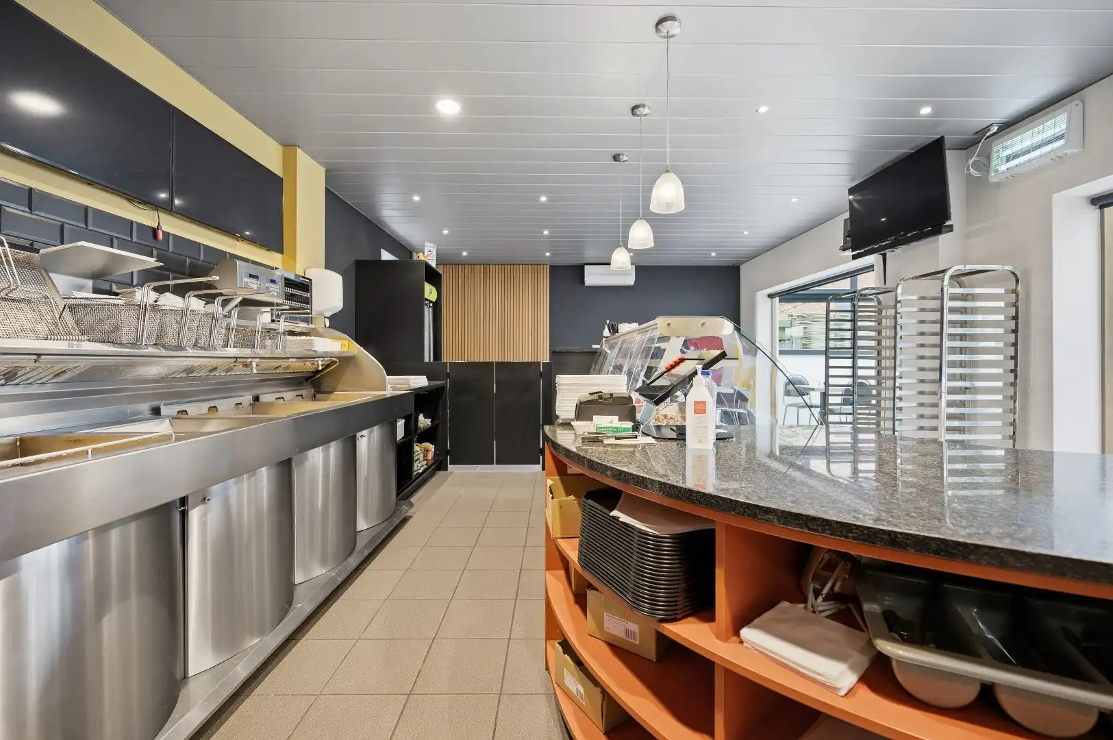 Instapklare woning met handelspand op een goede locatie foto 19