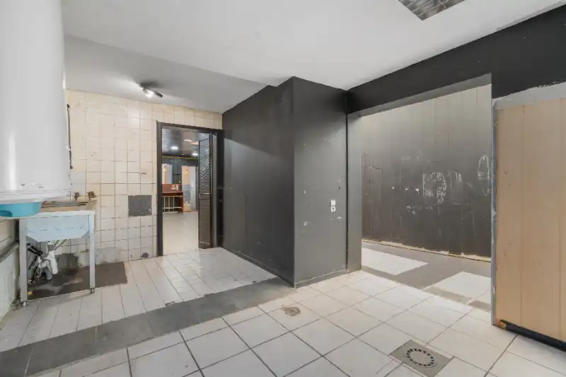 Woning met handelsruimte/bureel foto 10