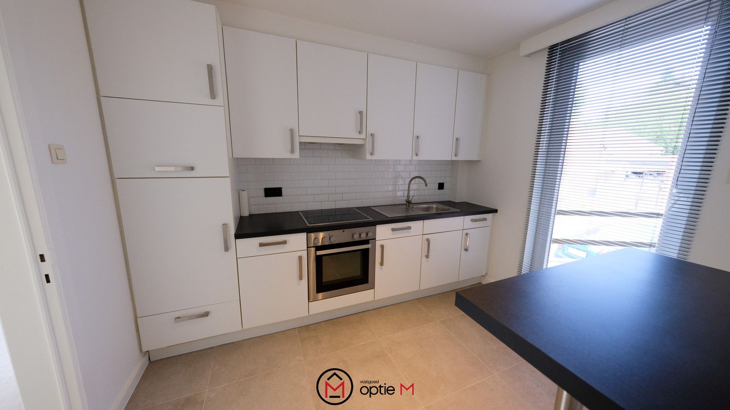 RUIM APPARTEMENT MET 3 SLAAPKAMERS, TERRAS EN GARAGEBOX foto 5