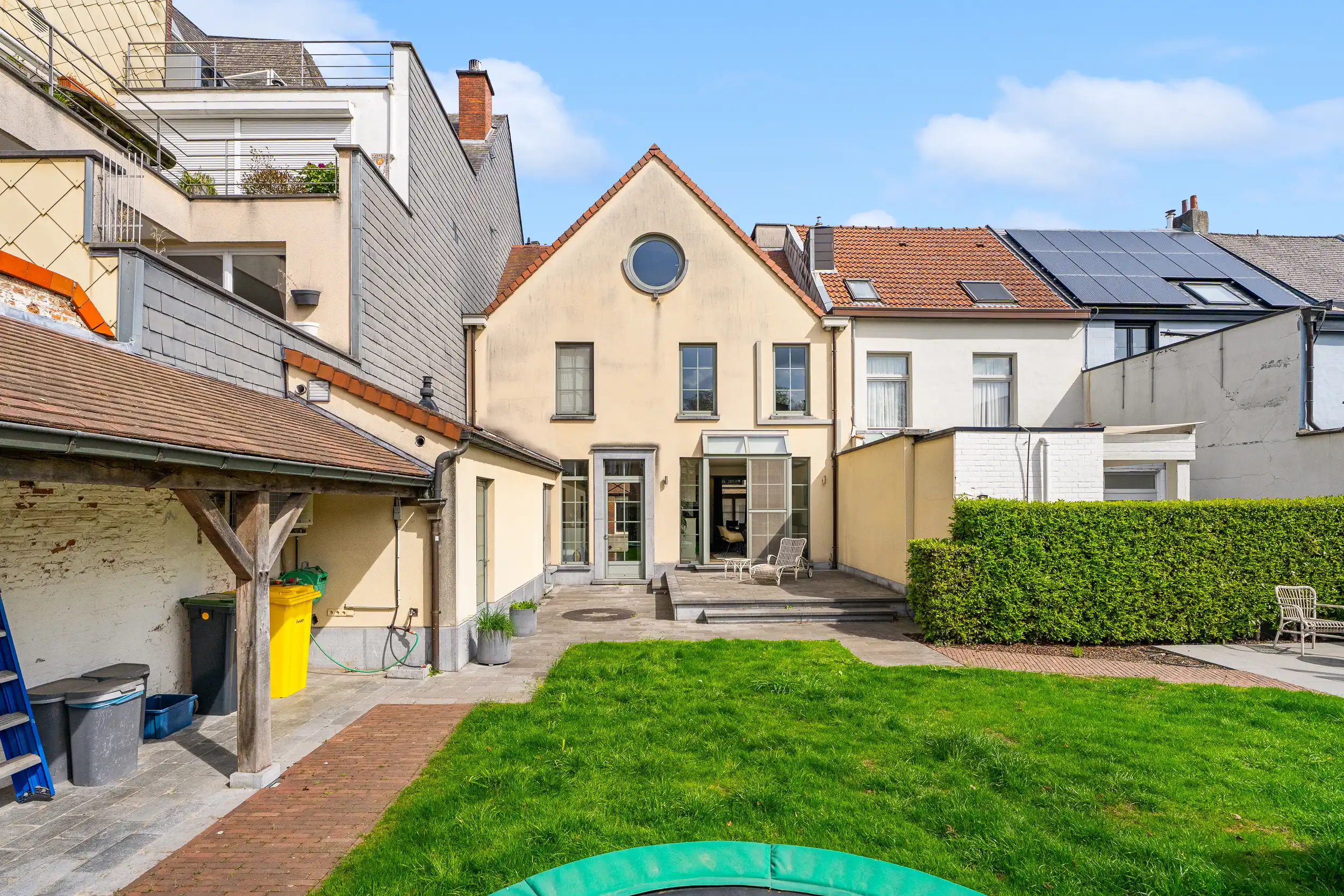 Karaktervolle burgerhuis op enkele passen van Zimmerplein foto 32