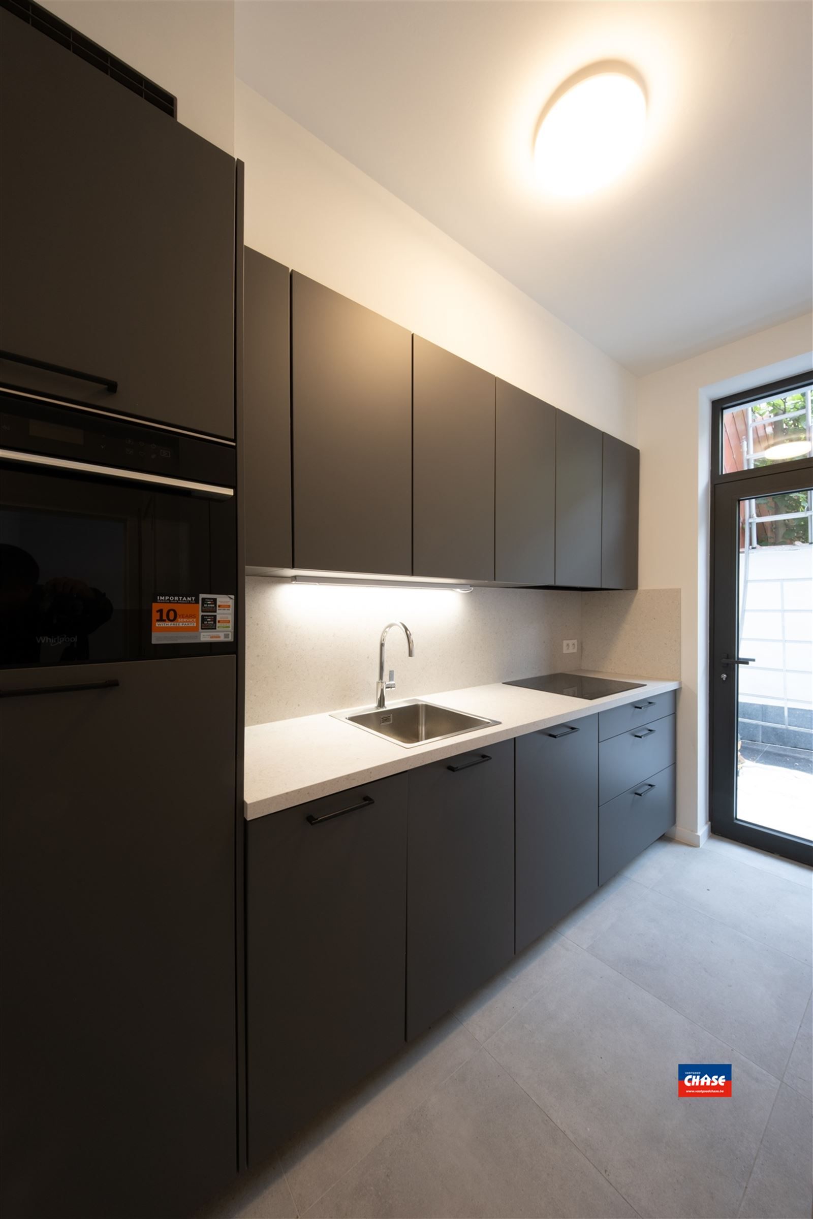 Gerenoveerd gelijkvloersappartement met één slaapkamer en stadstuin foto 15