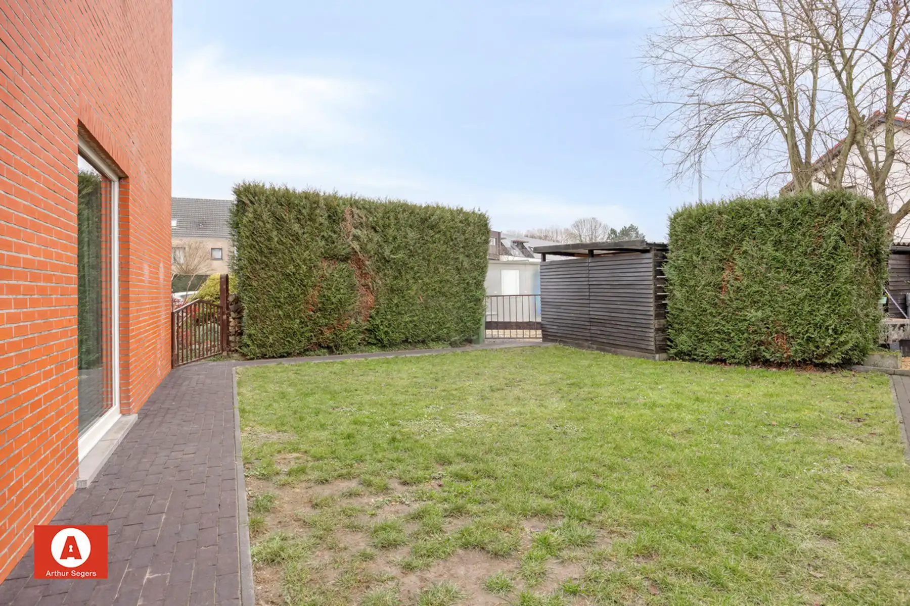 Gezinswoning met 2 tot 3 privatieve auto-parkeerplaatsen. foto 27